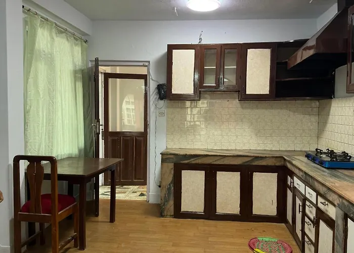 Om Tara Pvt Ltd ゲストハウス 3*